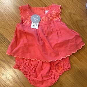 NWT Baby Gap Linen Set